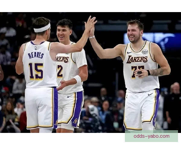 湖人首节大比分落后雷霆东契奇低迷里夫斯伤情引关注